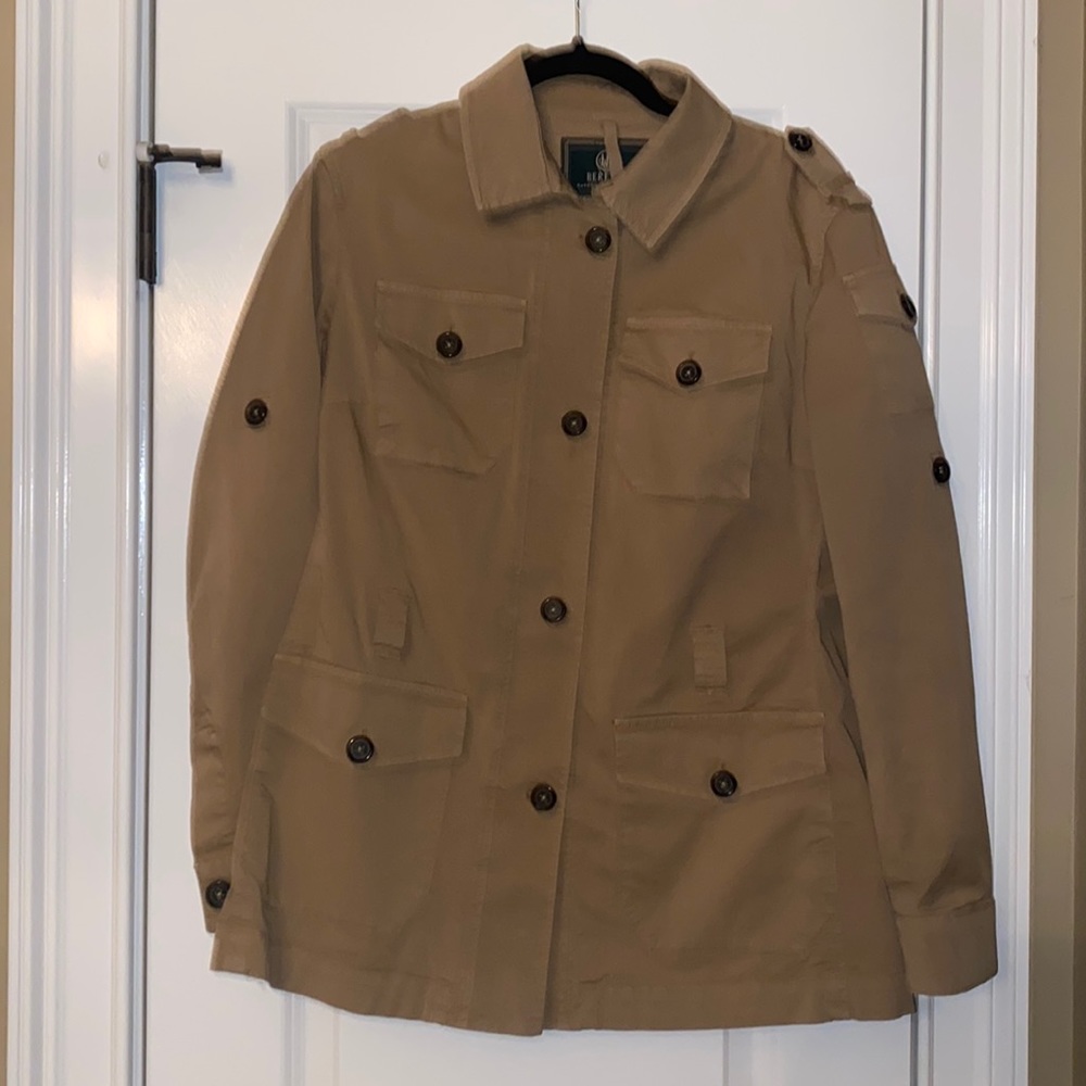 Women’s Beretta button up jacket size 10. Excellent shape.